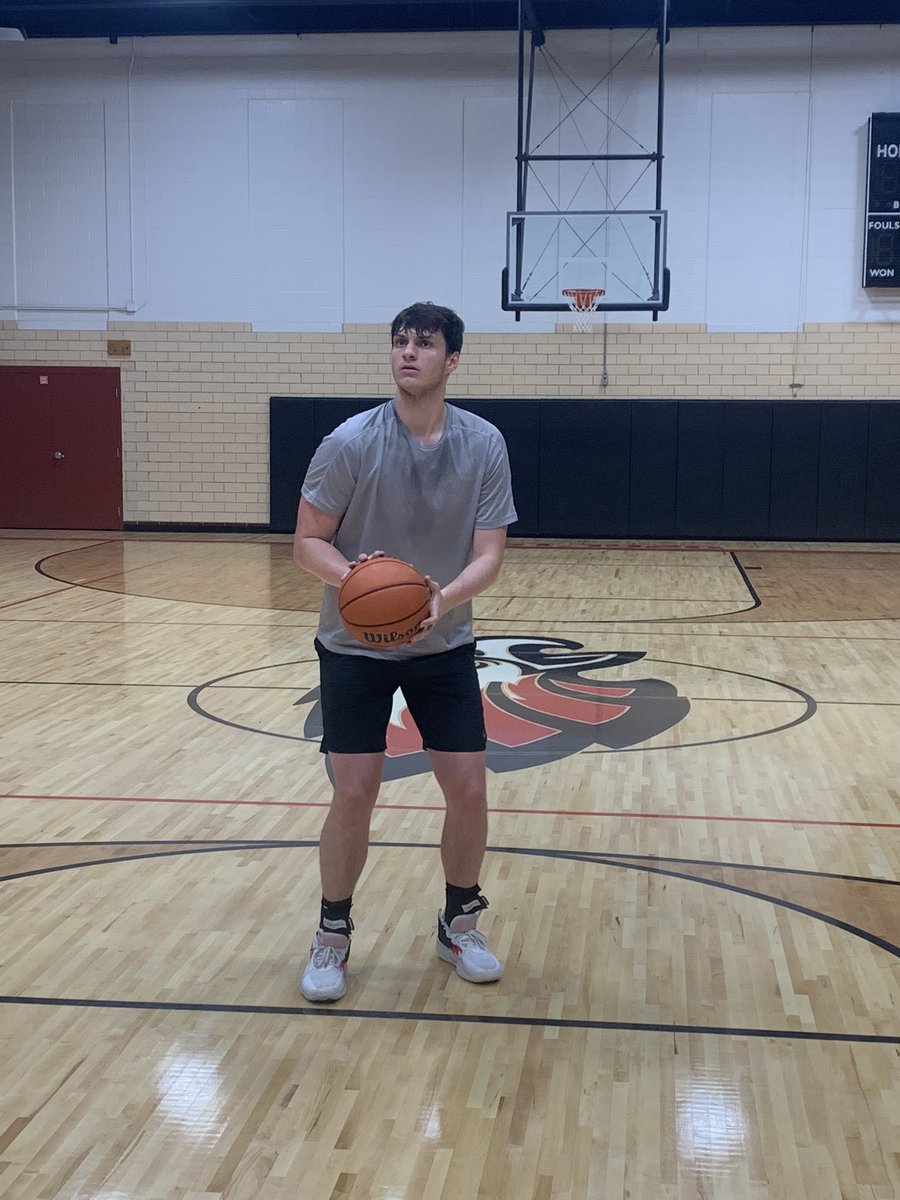 Getting <a href="/sam_gibson_55/">Sam</a> ready for <a href="/NewberryMBB/">Newberry College Men’s Basketball</a> this summer 💪

<a href="/bigjohn5599/">John Gibson</a> 

📍 Cincinnati, OH