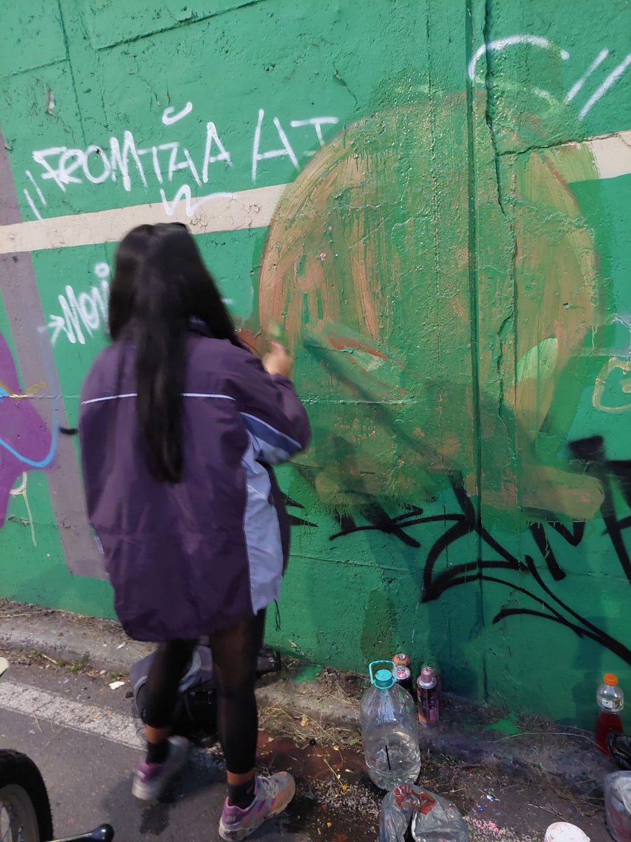 amcquito's tweet photo. ✅ Atendemos las denuncias ciudadanas.
Iniciamos el procedimiento sancionador a una ciudadana que atentaba contra la mampostería de la ciudad con graffitis y pinturas 🖌️, en el intercambiador de 📍#ElLabrador
Con el apoyo ciudadano #QuitoRenace https://t.co/6ur5AsSPvn