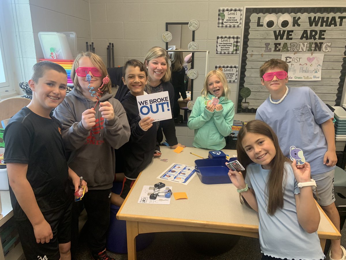 missmacsecond's tweet image. We had so much fun with our last breakout box of the year! Thanks Mrs. Testani for joining us.
