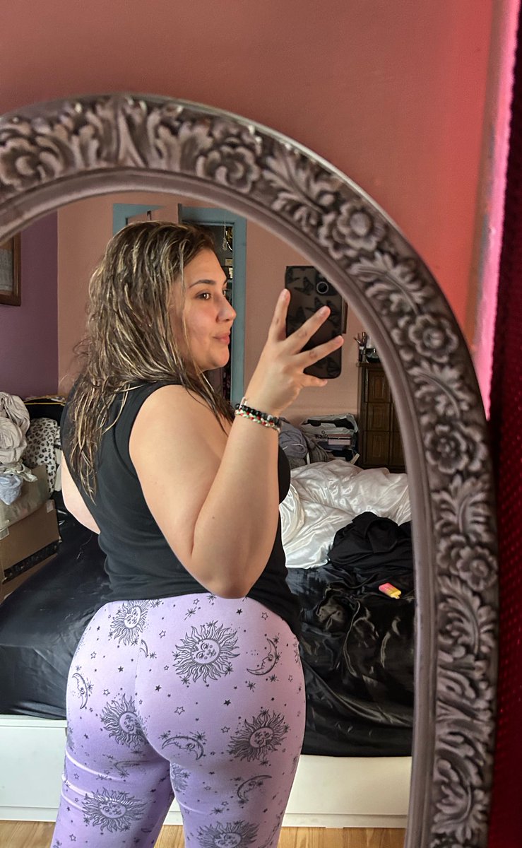 stephchristinaa's tweet photo. My fave pants 🌞🌙 https://t.co/AzU4xHiF3r