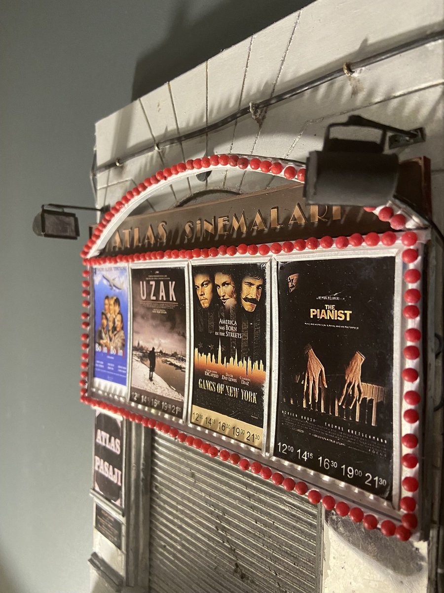 egdiorama's tweet photo. Atlas Pasajı - Diorama

#diorama #model #handmade #art #atlassinemalari #beyoglu #atlaspasaji #sinema https://t.co/TVvlrGyieG