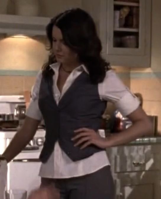 thinkergilmore's tweet photo. lorelai gilmore either gave absolutely everything or absolutely nothing, and that takes pure talent to me https://t.co/FkEXRA8Ayx