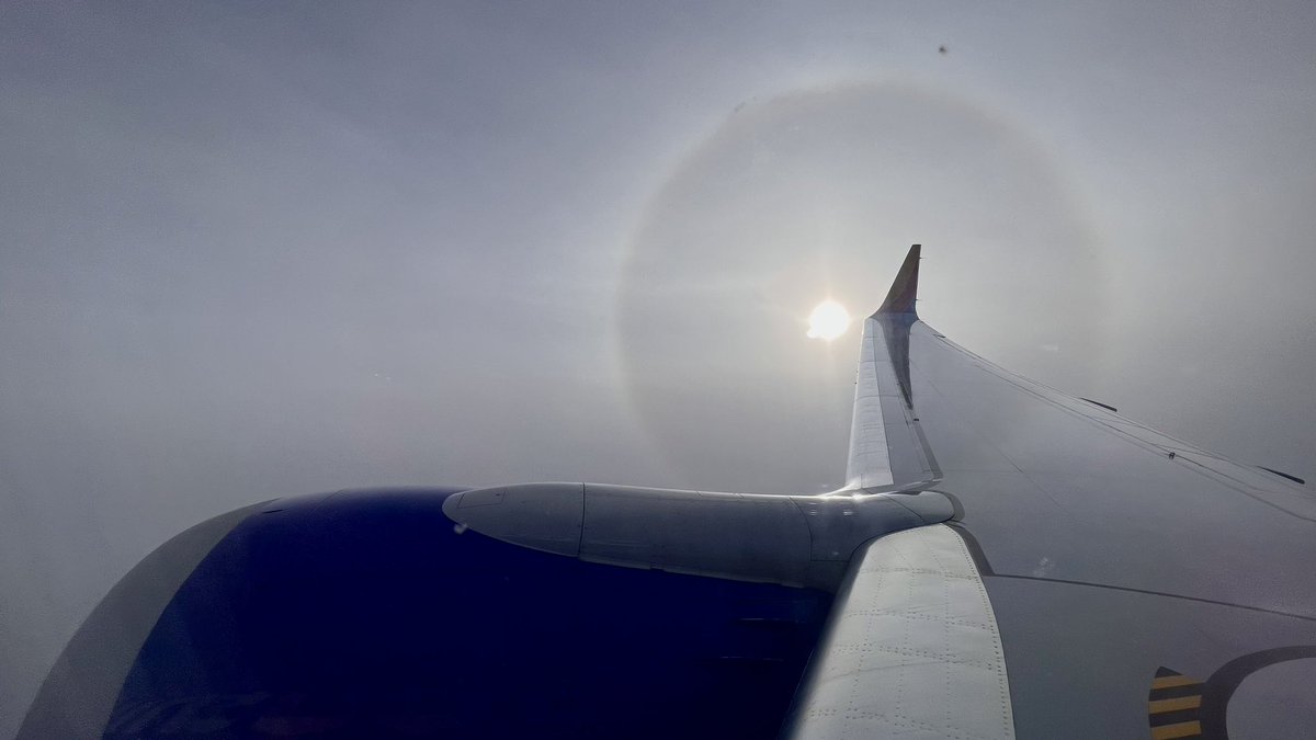GetAfterIt4U's tweet photo. From Saturdayβs return flight βοΈ home - The closest proximity to a 22Β° halo (& at #sunrise) π« as Iβll ever find myself! π
Have a βsky-view opportunityβ-kinda Tuesday, Folks!
#22halo #aerialviews #wingTuesday #cawx #nvwx #wxtwitter #weather #nature https://t.co/fNc7B7ptrS