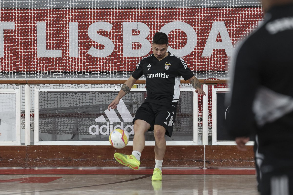 Dérbi em casa! ❤️🦅

⚽️ #FutsalBenfica hoje às 20:30

VENCER‼️🔥

#SóHáUmBenfica