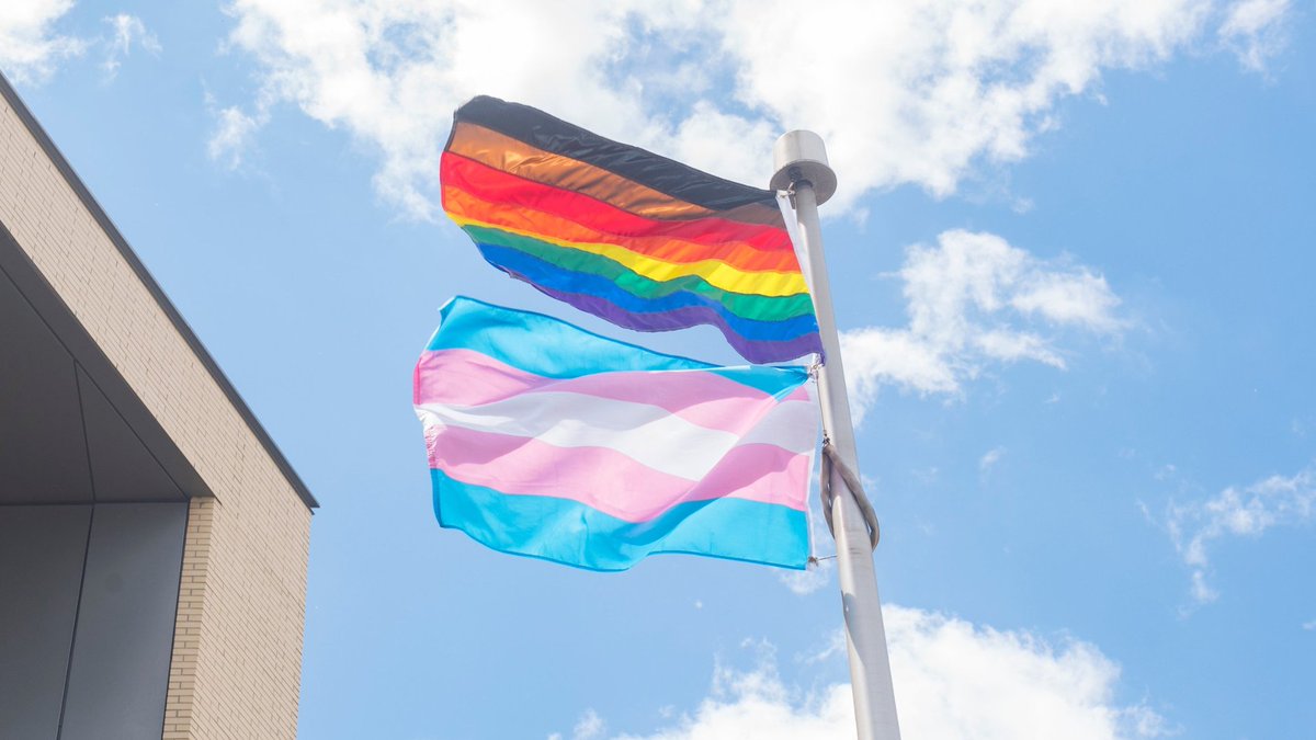 UTSC's tweet image. Today is #DisplayYourPride day across @UofT! Students, faculty, librarians, staff and alumni are invited to show us what your #Pride looks like. You can dress up, decorate your office – anything goes!

We'll be resharing your #DisplayYourPride posts throughout the day 💙 #UTSC