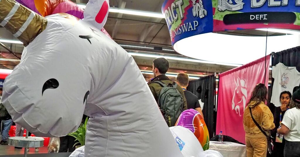 fccripto's tweet image. Uniswap Labs Releases Its Plan for Uniswap v4, Invites Community Feedback 

By CD Read more: CoinDesk: Bitcoin, Ethereum, Crypto News and Price Data 
 The biggest decentralized crypto exchange is opening its development process to the public for the first time as the SEC cra…