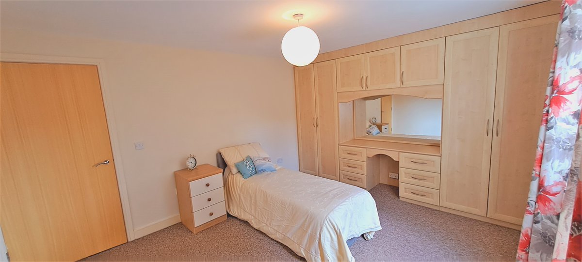 Skellens1's tweet photo. *** FOR SALE ***

Two bedroomed, first floor, contemporary apartment in New Brighton, Wirral.

Communal rear gardens.

5 minute walk to waterfront.

Long lease.

Sensibly priced to sell at £117,500.00

Call us to arrange a viewing this weekend : 

0151 639 5333 https://t.co/68kDBZL2dF