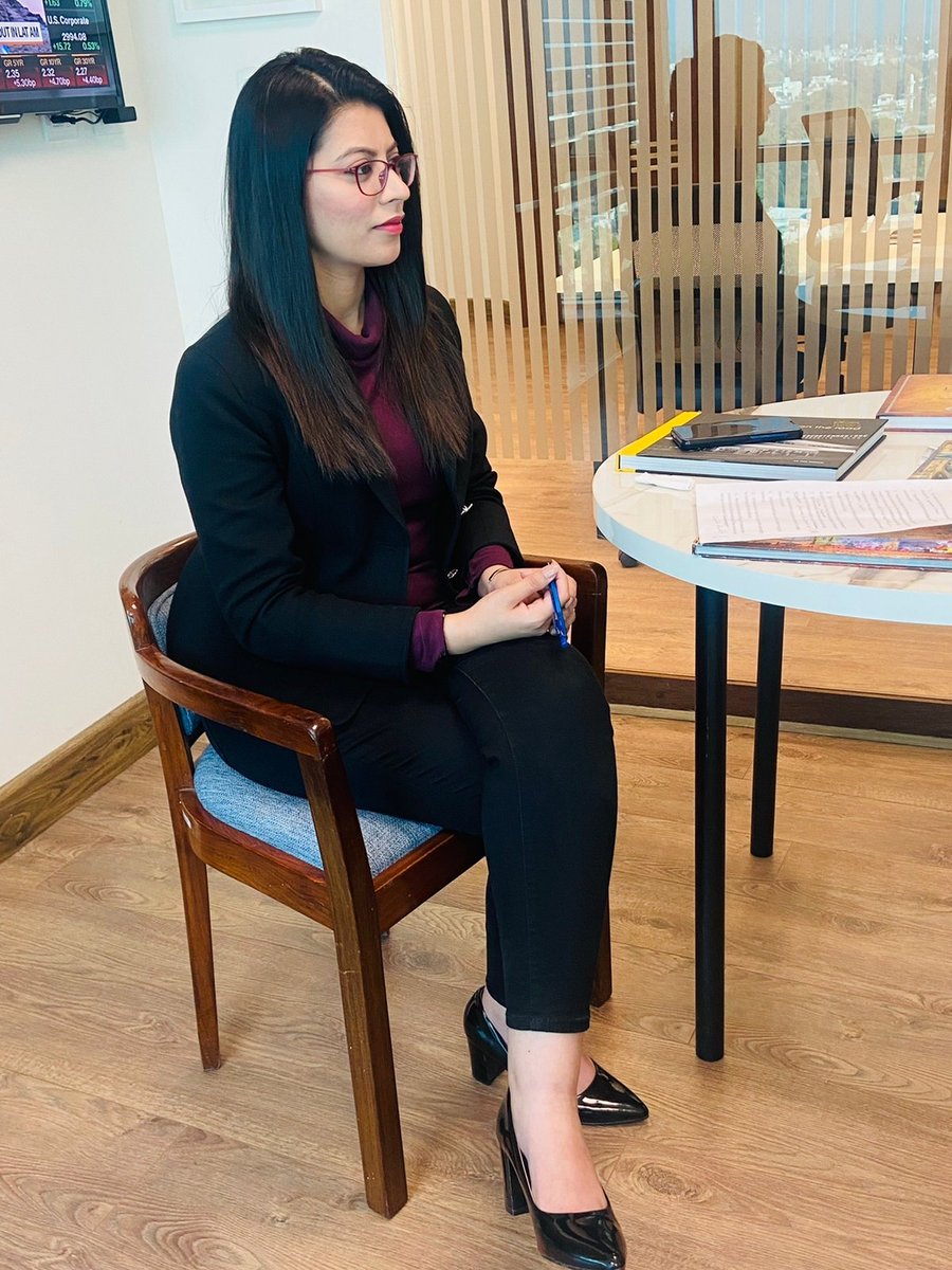 Isehrishqureshi's tweet image. Drop a cool photo that someone took of you doing your job.