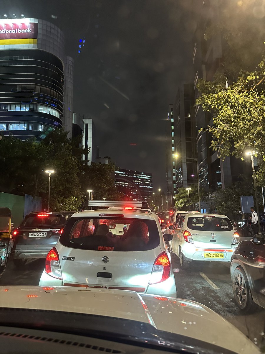 GroverDhiren's tweet photo. @MTPHereToHelp @MumbaiPolice  @CMOMaharashtra Stuck at 1 place since 30mins. It takes nearly 1 hour 30mins for 17KMS. This is pathetic. 
Location - BKC, Near  Punjab National Bank office connecting the road to BKC Connector https://t.co/RO7VWVCWkg