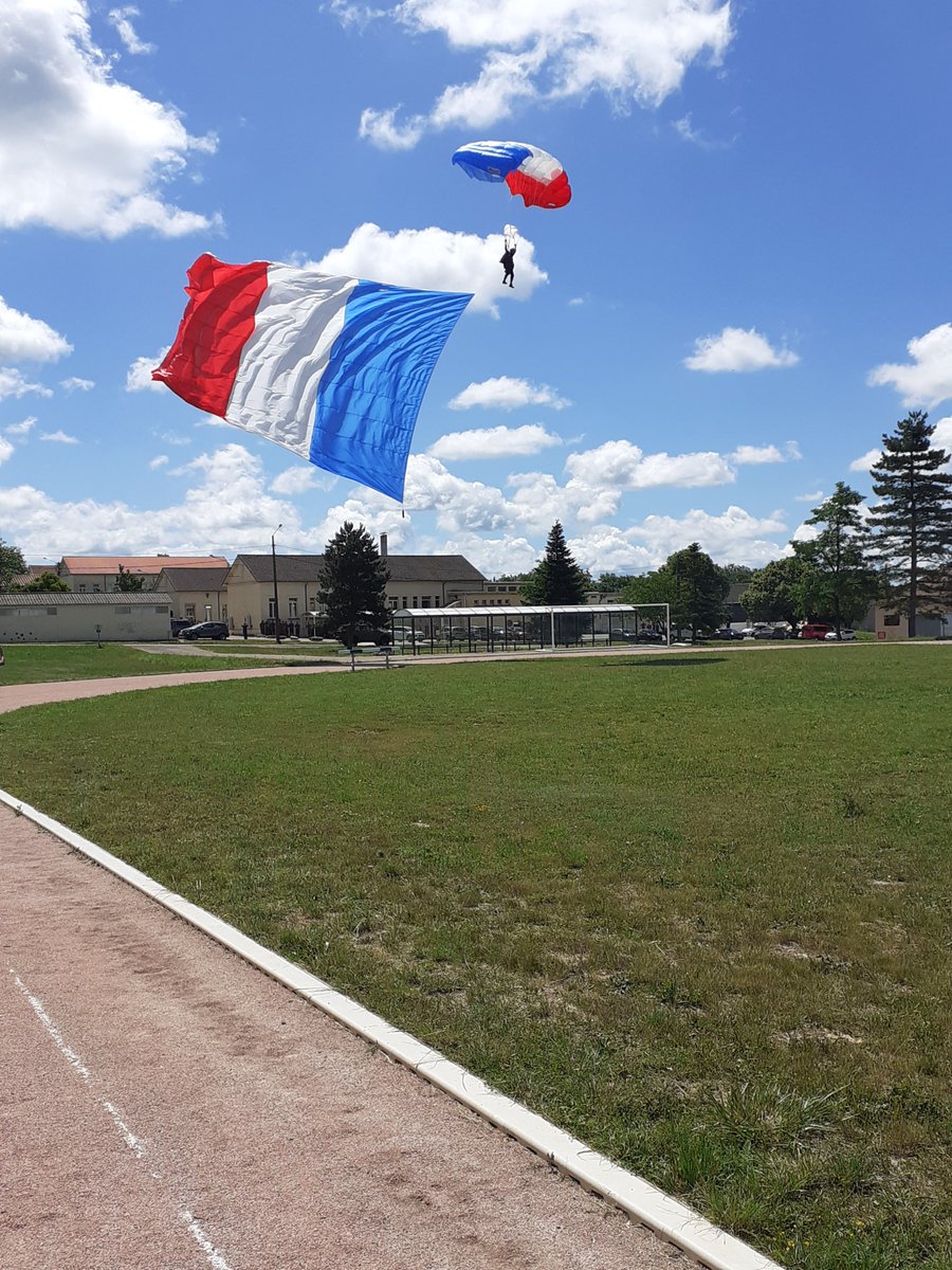 Fier d’avoir participé, ce week-end, au Congrés des anciens parachutistes militaires au camp de Caylus.