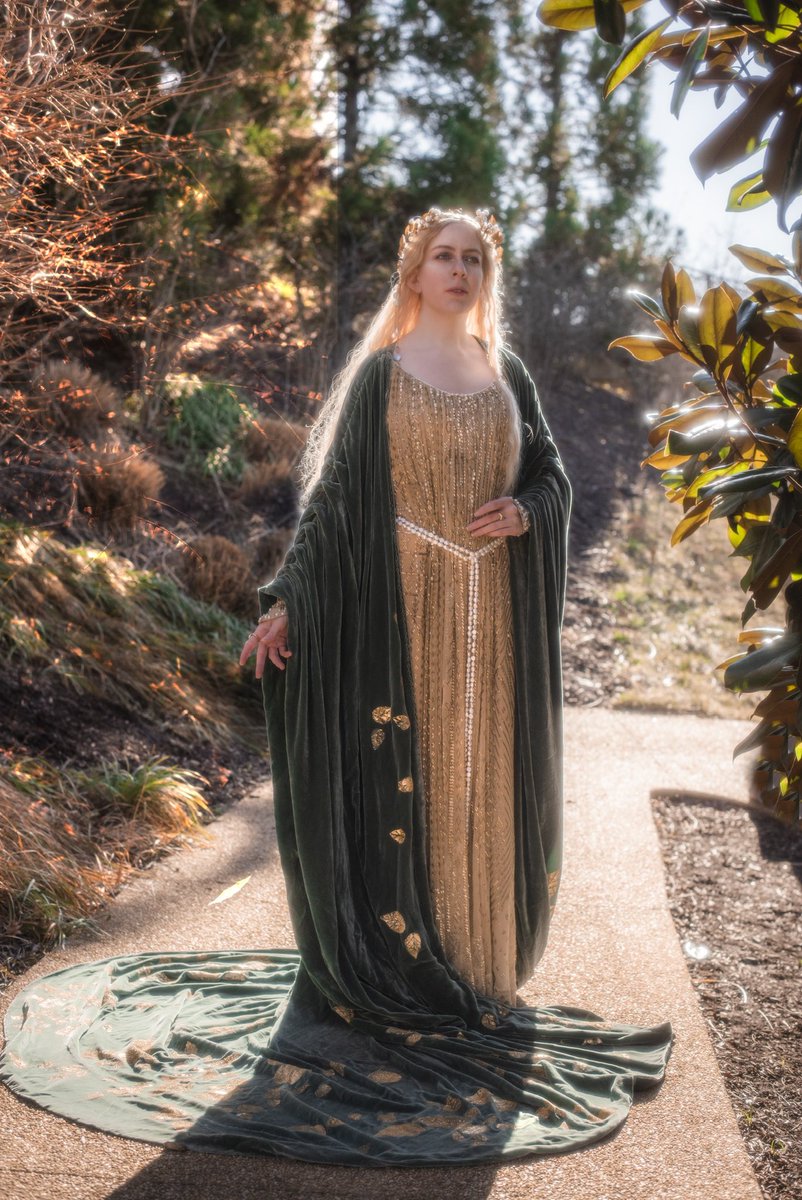 ✨Lady of Light✨

One last photo to share from this shoot! Once again, I feel like a Mucha painting thanks to @honeyheather_ ‘s photography!

@LOTRonPrime #ringsofpower #tolkien #lotr #cosplay