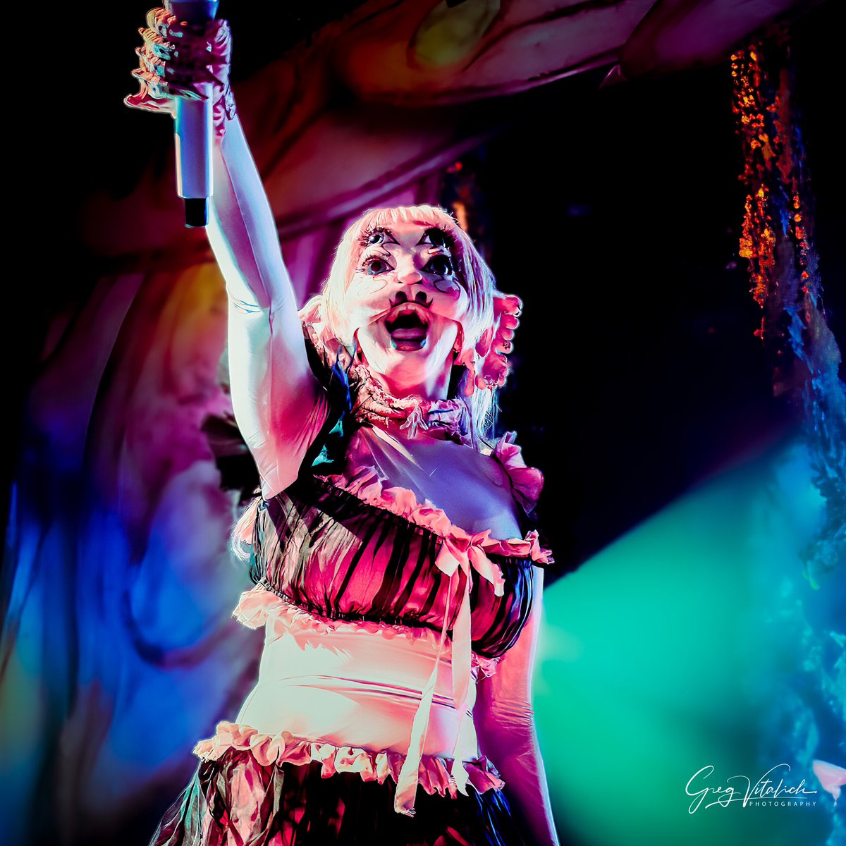 Gregsolidrock's tweet photo. #melaniemartinez was amazing in San Diego last Saturday night! More photos and concert review soon at @hunnypotlive https://t.co/hmsNm4UIvs