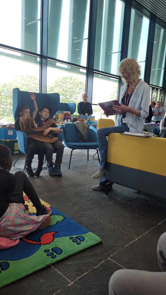 MrSteel84's tweet photo. P3/4 had a lovely visit to the Sir Duncan Rice and Old Aberdeen library today. @PrimarySeaton #literacy https://t.co/q3B1lQpvK9
