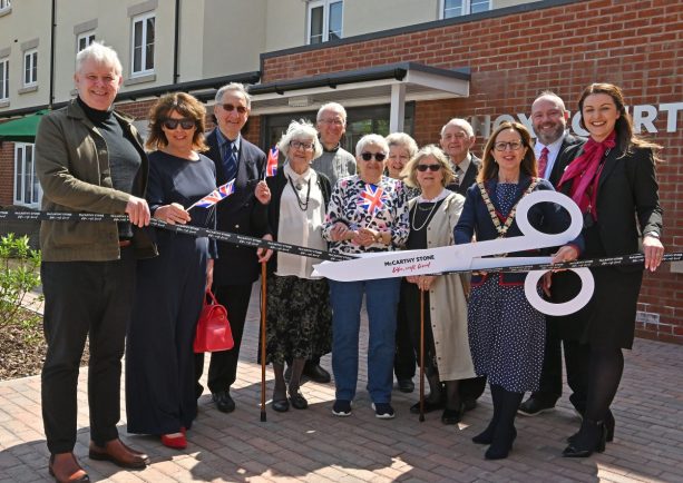 Local footballing legend honoured at new development - rugbyobserver.co.uk/sport/local-fo…