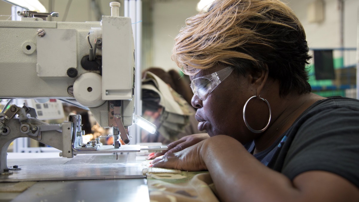 NatIndBlind's tweet image. Americans who are #blind working in NIB associated agencies are proud to sew uniform and gear components for the @USArmy, @usairforce, @USMC, and the @USNavy. nib.org/services/manuf…  #NationalSewingMachineDay #SKILCRAFT