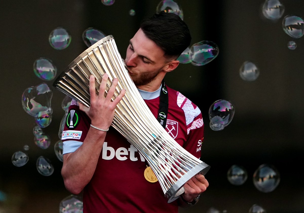 Plettigoal's tweet image. News #Rice: NO transfer! Bayern has decided today not to submit an offer after all - confirmed ✅

➡️ It was the clear trend for days and as reported on Friday, because Rice became more and more expensive. 

He’s on verge to join @Arsenal now! First call BILD. @SkySportDE 🏴󠁧󠁢󠁥󠁮󠁧󠁿