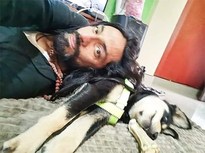 सान मान धन दाैलत कुल खान्दान सबै चिज छ भनेर पनि के घमन्ड गर्नु र खोइ।
मान्छे र कुकुरको जिन्दगीमा केही फरक नभएपछि के लाग्दो रहेछ र कस्को।
कहाँ कसरी जिउनुपर्ने मान्छे दिन दशा ग्रह र कुबुद्दी भएपछि नर्कको जिन्दगी जस्तो हुँदो रहेछ।
#को हो भन्ने आफै चिन्नुहोला।