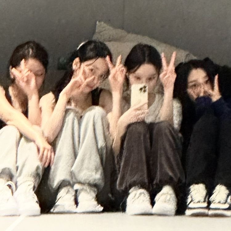UrfavBlair's tweet photo. -1 Giselle w/ @Cellocellyne @Zoeyacs https://t.co/kA7AAKk8nO