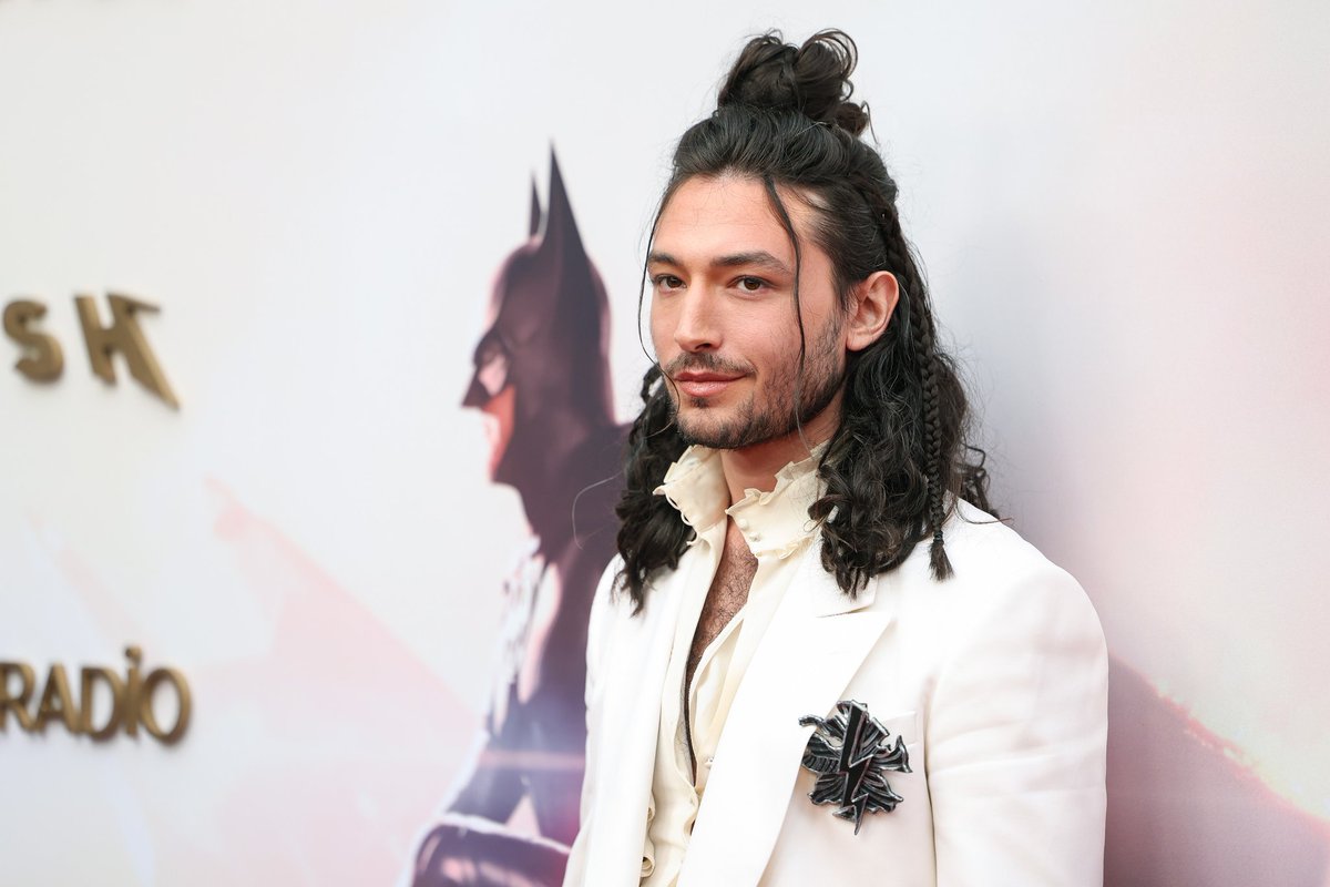 Barbara18154426's tweet photo. So, this piece of sh*it is supposed to be a "hero." Hollywood should be ashamed. I would never take my two little kids to see him playing Flash. He ain't it, and  he is a Pedephile. I mean, look at him it's all over his face https://t.co/KEP2waZylt