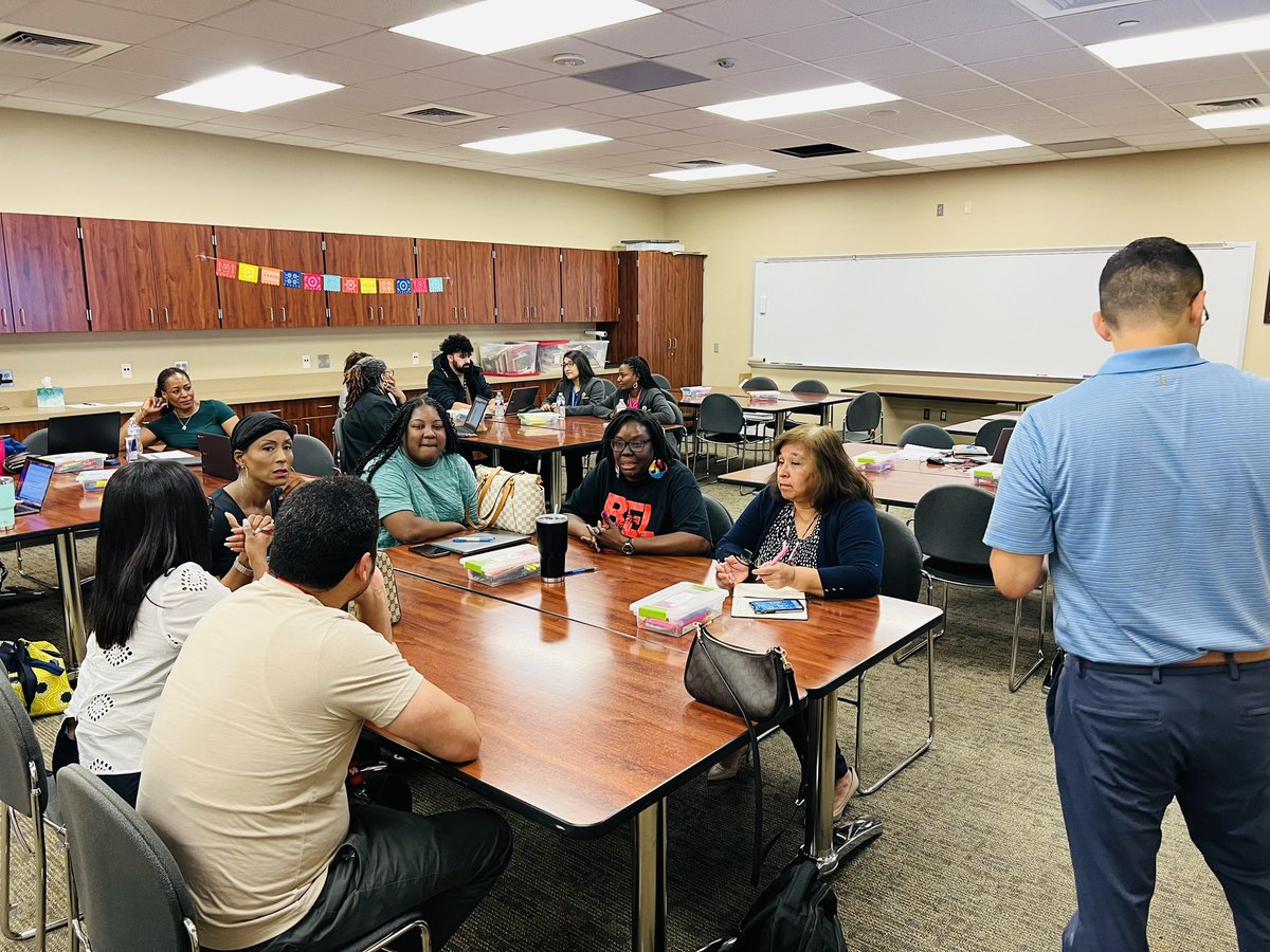 @ChannelviewISD Counselors are spending a full day collaborating and comprehensive planning with Dr. Ernest Cox(@ErnestCoxJr)! Doing the work to do what’s best for our students and entire school community! 💙💛

#HeartWork #SchoolCounselorsRock