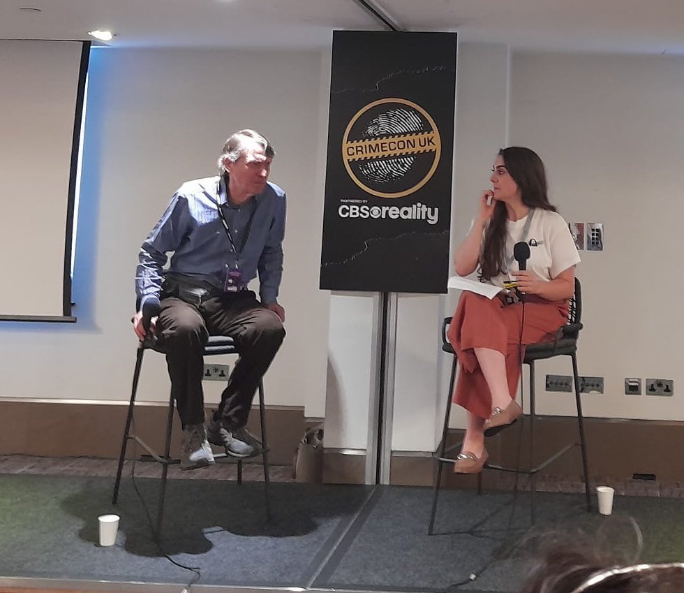 Another highlight at @crimecon_uk was joining @jon_atack for a chat in front of a live audience. Afterwards, a group of people spoke with Jon as he signed copies of “Opening Our Minds”. 
Thank you for an unforgettable weekend & sharing your knowledge with the room & world #cults