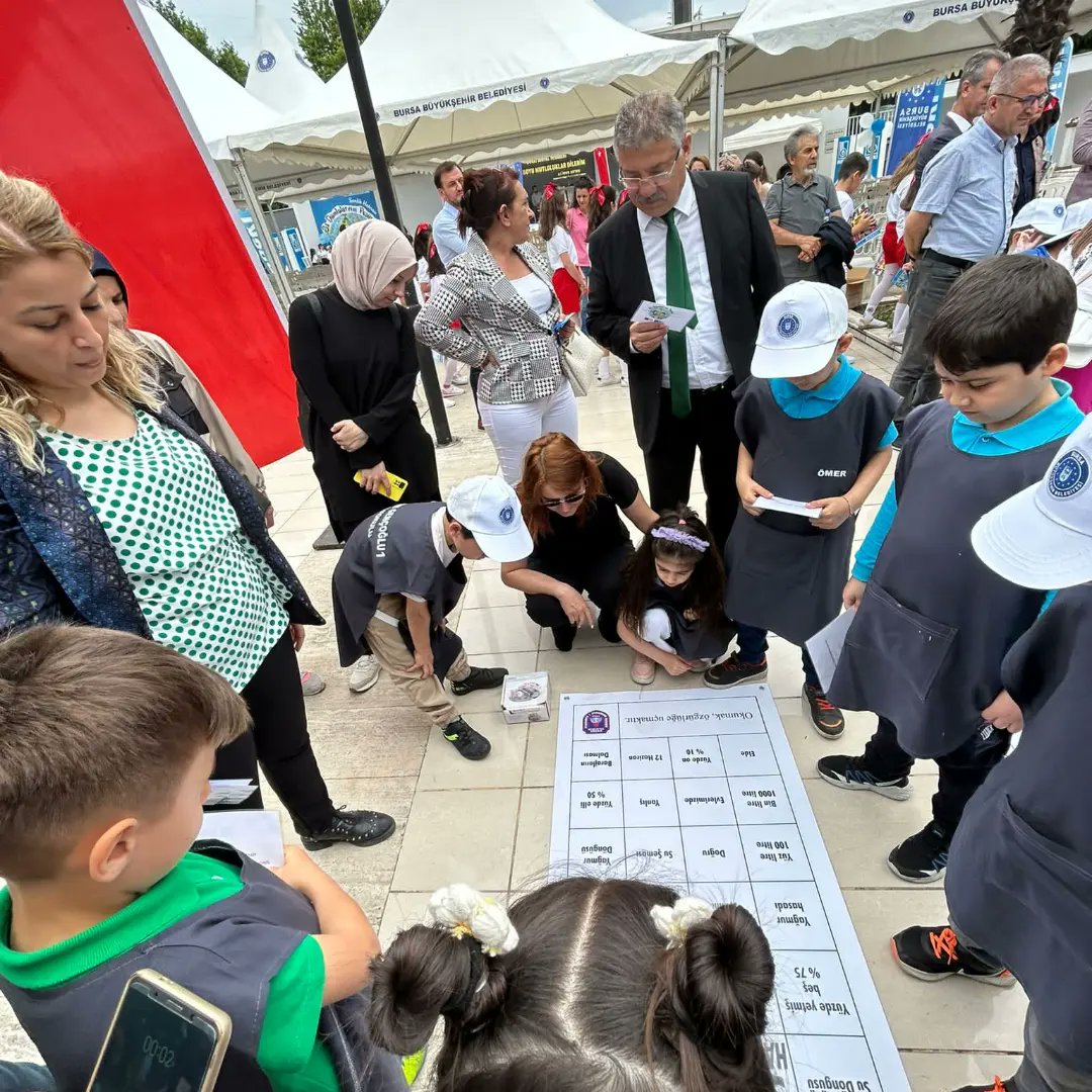 mumingencoglu1's tweet photo. Su damlalarının peşinde projesi yıl sonu sergisinde kodlama atölyemizle yerimizi aldık. Büyükşehir belediye başkanımız @Alinuraktas70 milli eğitim müdür vekilimiz Mustafa Kahya ve şube müdürümüz Emel Dede atölyemizi ziyaret ettiler .@metin_esen @yildirimilcemem https://t.co/kr6N31ztjN