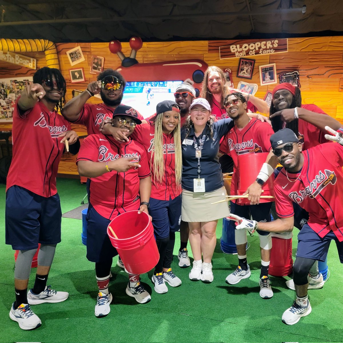 #NewProfilePic with @Braves Atlanta Braves drumline Heavy Hitters in @BlooperBraves 's Clubhouse at @TruistPark ✌️👩🏻‍🦳🧢⚾️ #ForTheA #RepTheA #AtlantaBraves #guestservicesboothambassador