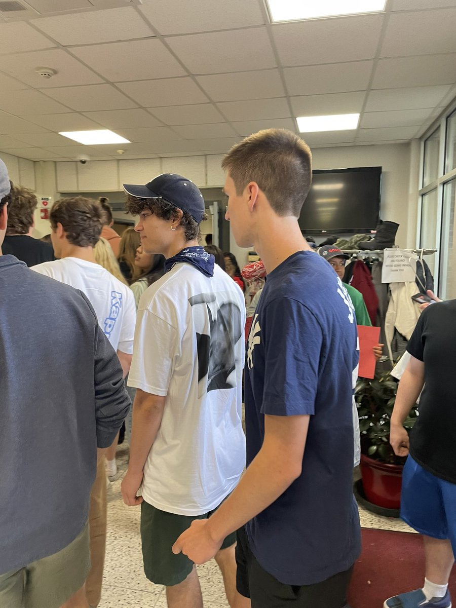 MillRoad3_5's tweet photo. Congratulations 🎊🎉 class of 2023!! They did a final walk through of their former schools this morning! So proud of all of you! https://t.co/PDof40jg3A
