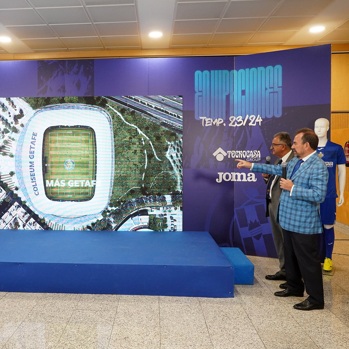 GetafeCF's tweet photo. 𝗖𝗢𝗟𝗜𝗦𝗘𝗨𝗠 𝗚𝗘𝗧𝗔𝗙𝗘 😍🏟💙 https://t.co/Gd6hDNxPnQ