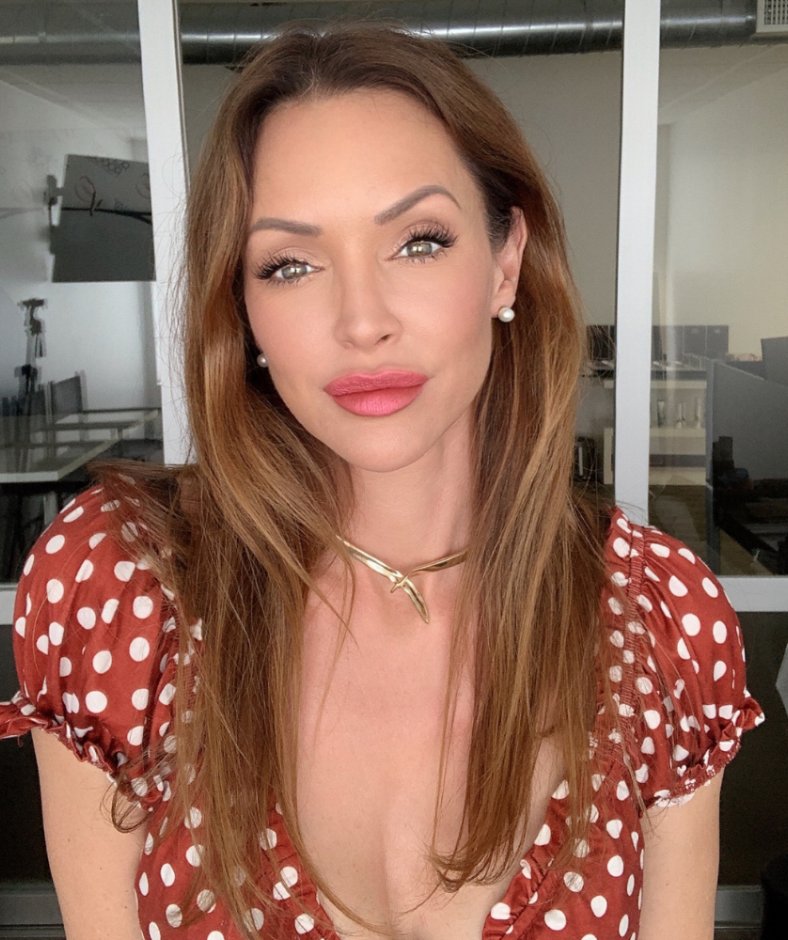 A bright coral pink #liquidlipstick with subtle #gold and #silver #shimmer.  The revolutionary formula developed by 90s supermodel Patricia Hartmann, and is rich in powerful antioxidants, ensures long-lasting color and a bold, stunning result. ⭐
bit.ly/3qudtGj