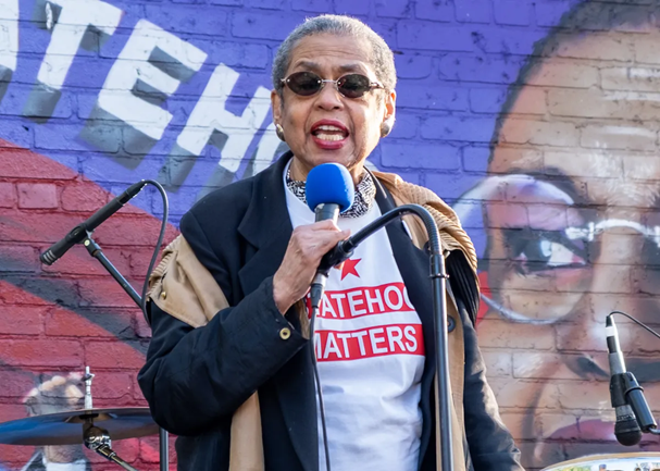 FreeDCnow's tweet photo. 📣 HAPPY 8⃣6⃣th 🎂 BIRTHDAY to 🇺🇸 Delegate @EleanorNorton (D-D.C.)! Thanks for your unwavering support of #DCstatehood and repeatedly introducing the #WashingtonDCAdmissionAct, H.R.5⃣1⃣! #NativeWashingtonian #WarriorOnTheHill #FlagDayEve #StatehoodMatters #AsLongAsItTakes #FreeDC https://t.co/hk7Nnz7oop
