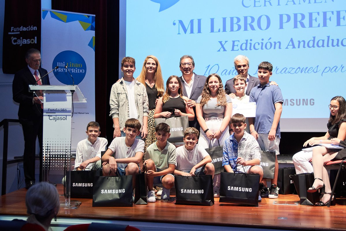 🏆 En la modalidad de Mejor #Booktrailer colectivo el premio es para un vídeo en el que han intervenido varios chicos y chicas del IES Albert Einsten (<a href="/IES_AE/">IES Albert Einstein</a>) de #Sevilla y en este caso se han inspirado en el libro ‘Asterix y Cleopatra’.