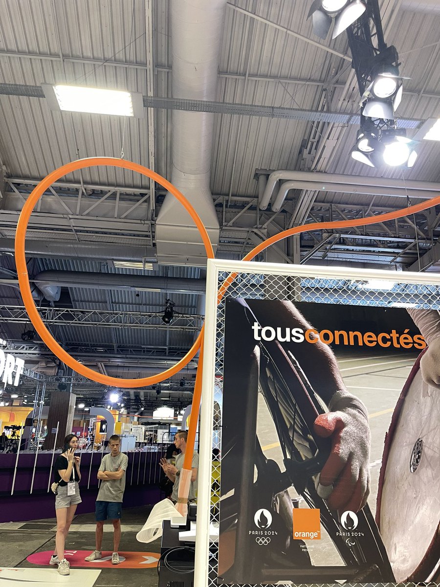 yannruello's tweet image. 🔥 Nous sommes dans les starting blocks pour vous faire découvrir le futur du sport évènementiel 🥋🏋🏻♀️🏃🏻♀️
#VivaTech #ObjectifParis2024 @Orange
w/@christopherufin @BertrandRojat @antoninlacaton @ce_cile @ChataignierP @ElassineMoez