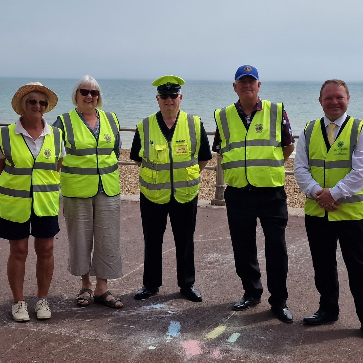 LordBrett1066's tweet photo. Hastings Lions Vice President #PlatinumChampion @LordBrett1066 supporting the #RunToTheSunEvent ×50 London Taxis bringing 200 disabled London children & carers for a day beside the seaside with #JayneTorvillOBE @RoyalVolService @lionsclubs @1066Tweets @hvastuff @HastingsObs https://t.co/PihVqfIzDa