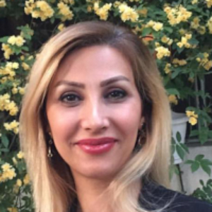 _PS752's tweet photo. مریم ملک در کرمانشاه به دنیا آمد و در مهرشهر کرج و تهران بزرگ شد. در دانشگاه شریف ام‌بی‌ای خواند و فقط چند ماه پیش از آنکه در جنایت شلیک به هواپیما کشته شود، به کانادا رفت تا در دانشگاه سنت‌ مری تجارت و دانش مالی بخواند. #مهسا_امینی
108216117 https://t.co/XYSM15w93f