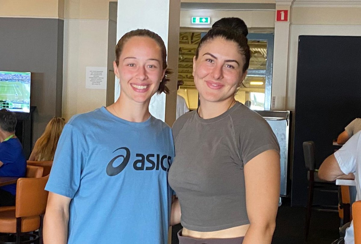 Great week for Zeynep #Sönmez comes to an end with a 6-4 6-4 loss to Bianca #Andreescu ✔️✔️

Special thanks 🙏🧡 to Bianca who was super nice to Zeynep in her comments and show of kindness after the match in the players' lounge. #ClassAct