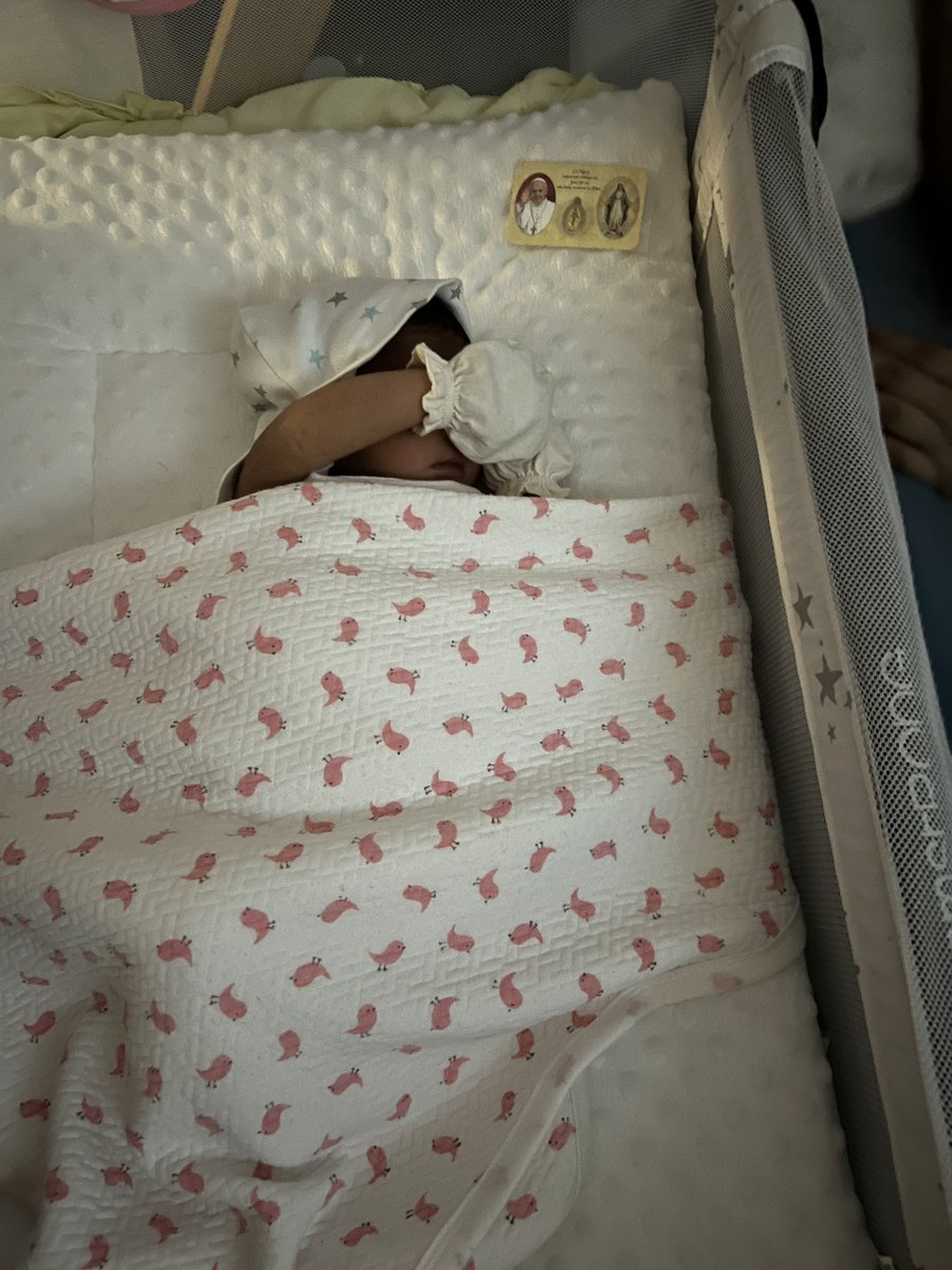 kensbyn's tweet photo. Camera shy nak? Para namang di newborn kumilos to hahaha https://t.co/0GU5DGGY4x