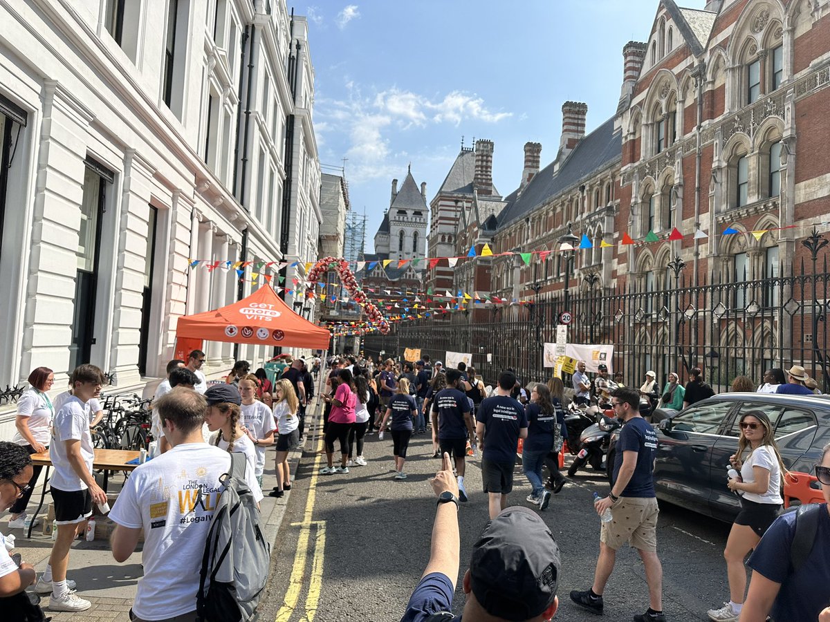 It’s starting to get pretty busy down at the start for the 2023 London #LegalWalk with @londonlegal - #TeamDrystone look forward to joining the #fun a little later! Good luck everyone!👏 #fundraising #goodcauses