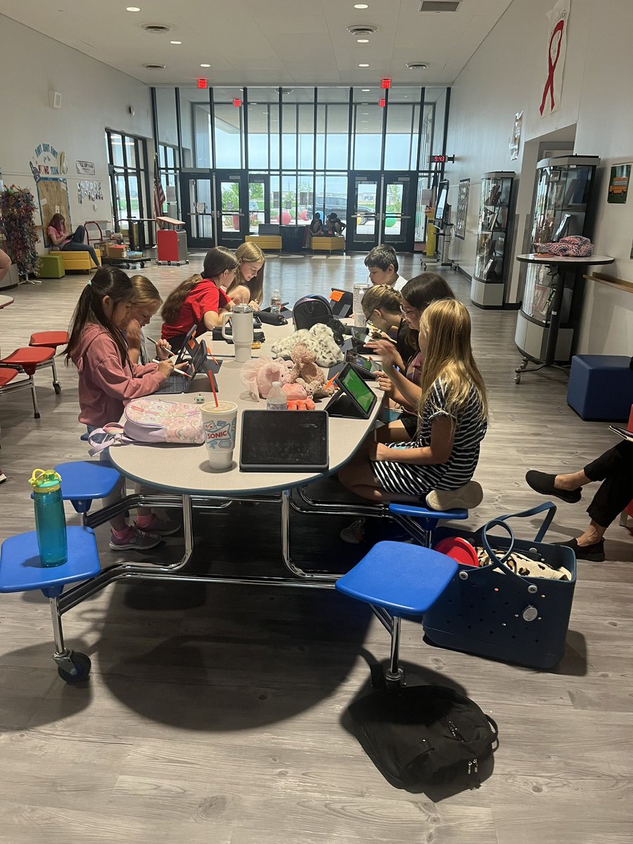 _Mrs_Avila's tweet photo. @lubbockcooper DigiC@mp Day 1: Students used #Keynote to storyboard their ideas for their stop motion animation movies 🎥🎬 #edtech #stopmotion @taylor_holbert @madisonadcock95 https://t.co/XZRR7YHODH