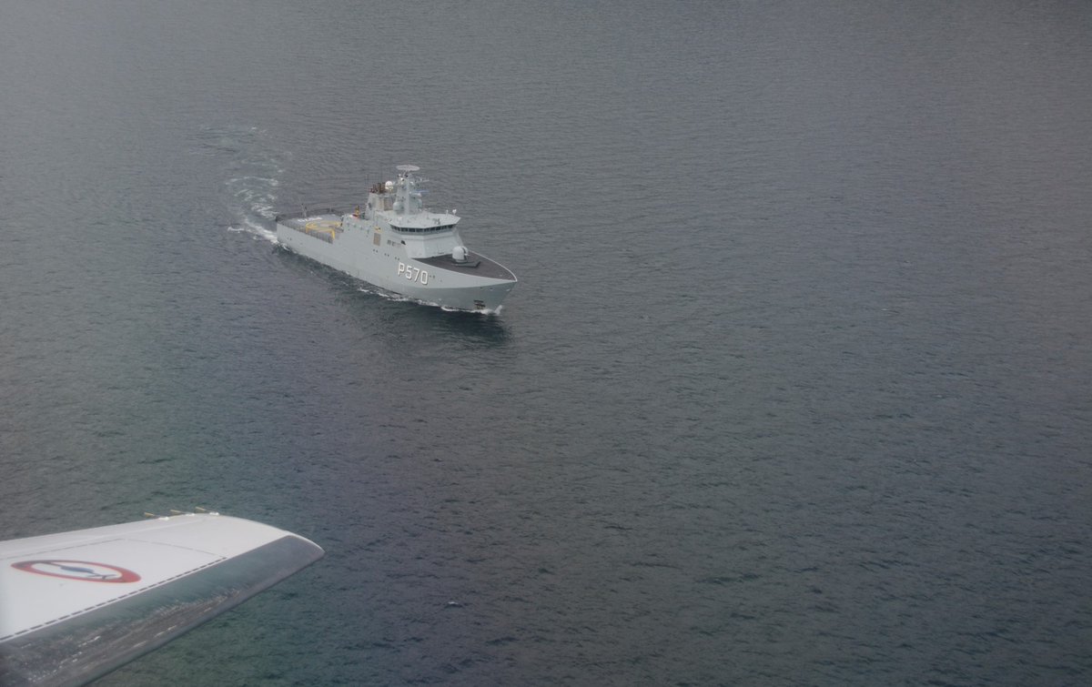 MarineNationale's tweet photo. Hier a débuté l’exercice #ARGUS23 le long des côtes du Groenland. Le patrouilleur Fulmar, basé à Saint Pierre et Miquelon et un Falcon 50M de la flottille 24F prennent part à cet exercice annuel de recherche et de sauvetage en mer et de lutte contre les pollutions. https://t.co/lLBDhOtRkz