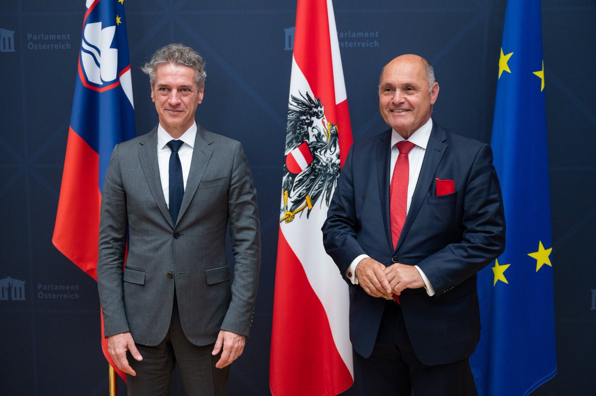 Slovenian Government on Twitter