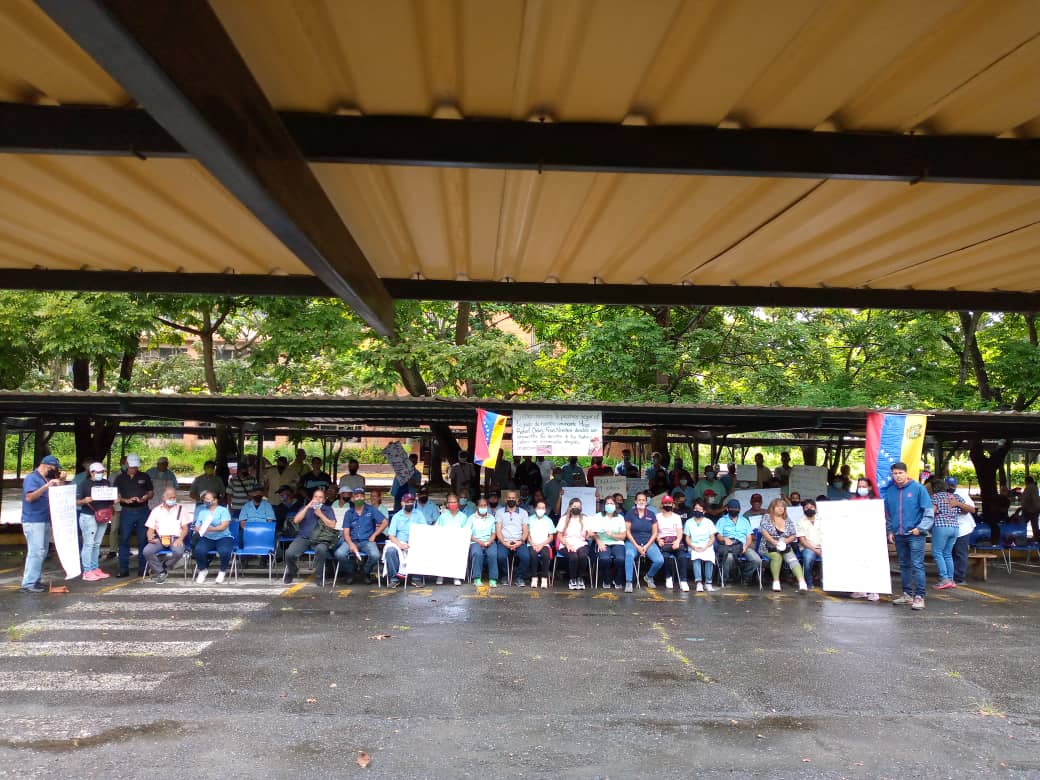 Es por ello q exigimos celeridad en nuestro caso somos +150 trabajadores d Avon/Venovu q confiamos en nuestras leyes en los Entes gubernamentales y en los funcionarios honorables q sabemos existen y harán q se haga #Justicialaboral⚖  4/4👈