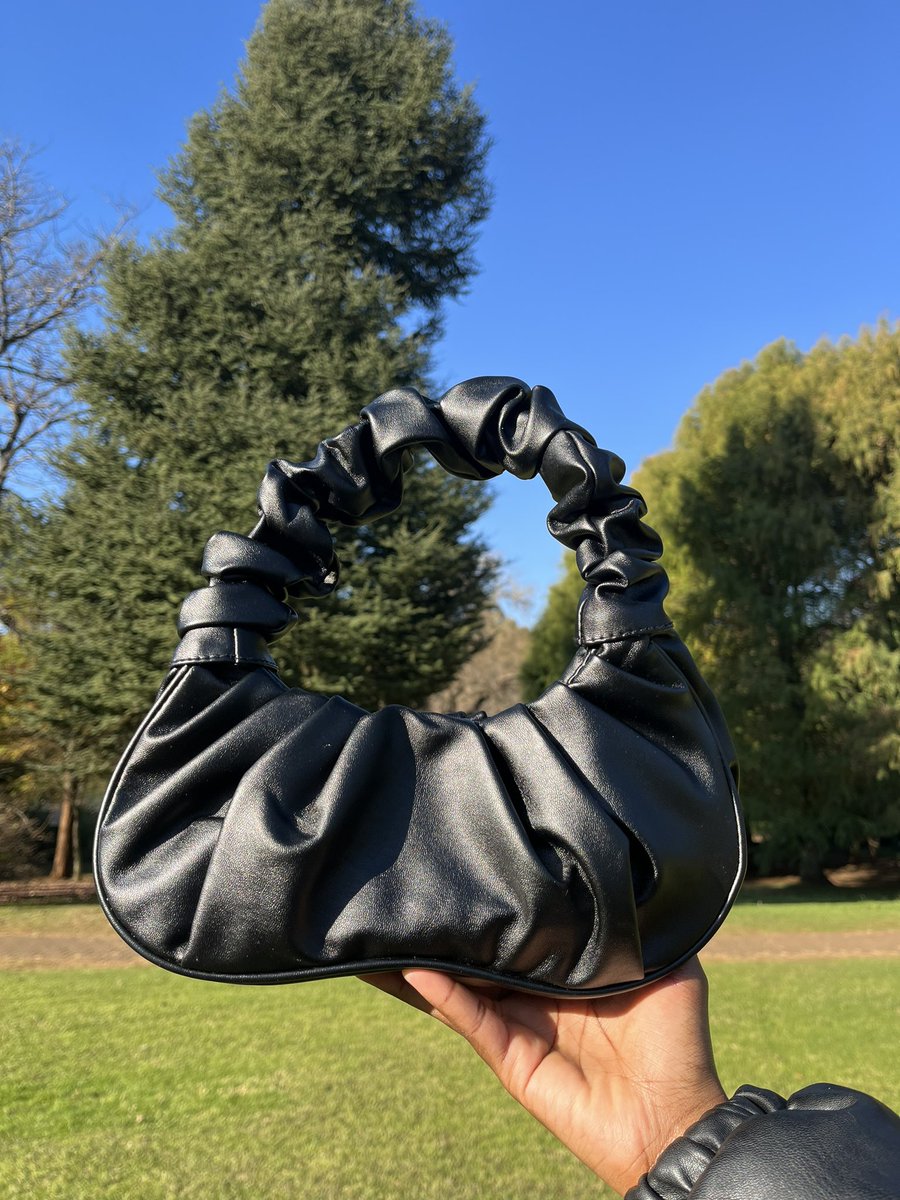 Bagaura_za's tweet photo. For the beautiful you. 

Available for R320

- FREE delivery via Paxj 
- R50 delivery via PostNet 

#drbags #bagaura #handbags #SmallBusiness #supportsmallbusiness #GirlTalkZA https://t.co/knAABsprQZ