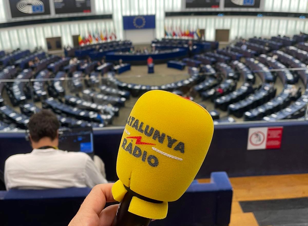 PopapCatradio's tweet image. 🔊 #Popap d’avui!

🔹(10') @jordibaro, 🎤📻 #CR a Brussel•les

🔹(17') @jduch, portaveu i dir. gral. @Europarl_CAT

🔹(34') @carmeartigas, secr. @SEDIAgob

🔹(40') Simona Levi, fundadora @X_net_

🔹(43') @jordisolef, eurodiputat @EFAparty @GreensEFA

👇
ccma.cat/catradio/alaca…