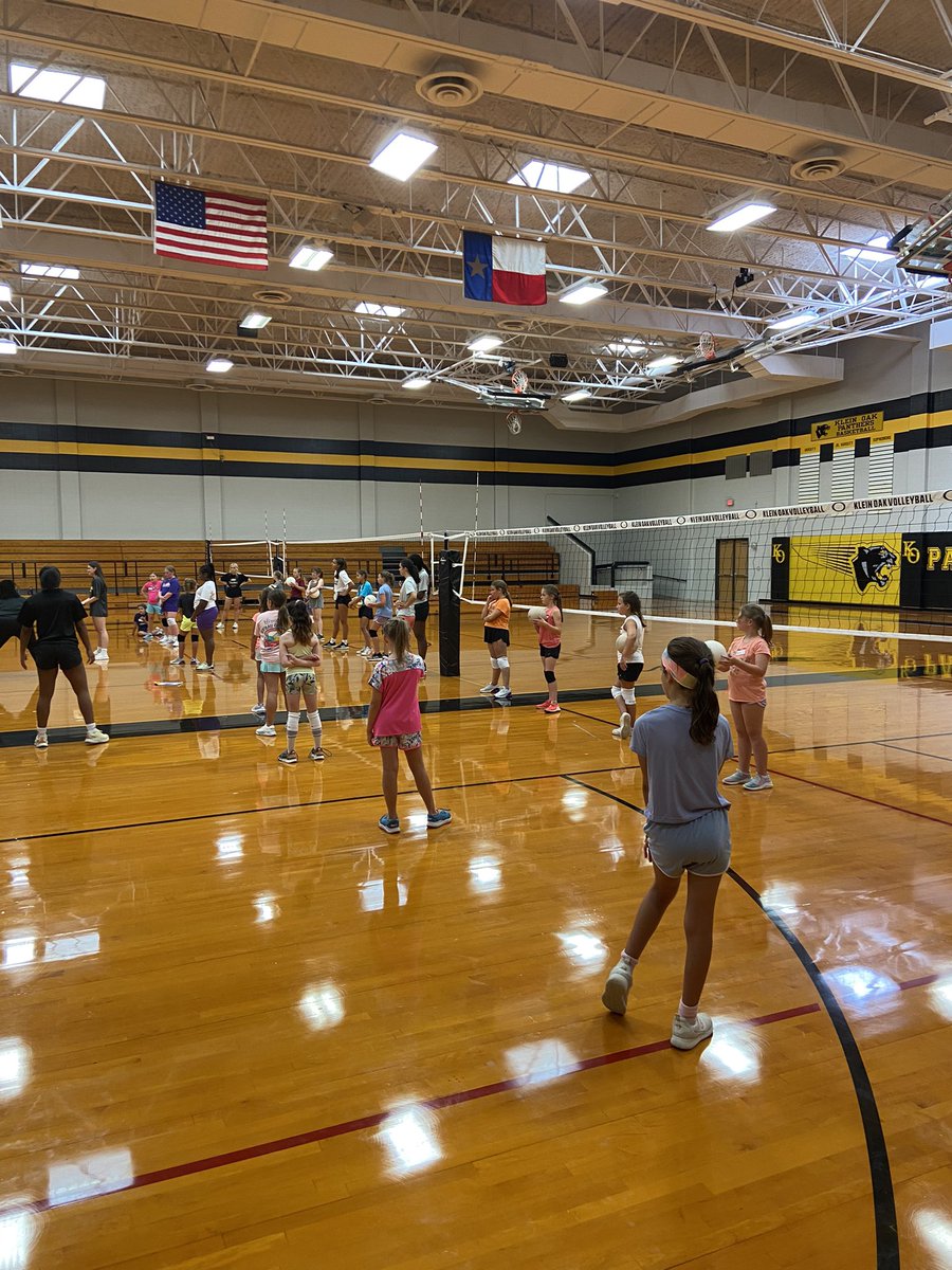 Day 1 of KOVB Camp!! We are so excited about working with these girls! Bring on day ✌🏼 #oakem #futurepanthers