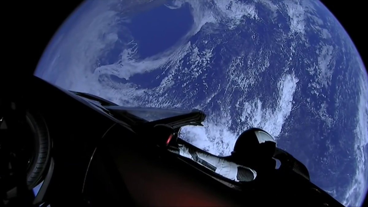 DiariosRobot's tweet photo. 🚗 Nuestro icónico Starman se encuentra actualmente a 57.93 millones de kilómetros de la Tierra y a 66.01 millones de kilómetros de Marte en órbita elíptica a 109279 km/h.
#Starman #SpaceX #Tesla #EllonMusk #Rocket #Lanzamiento #ISS #nasa #esa #space #universe #Earth #Mars https://t.co/irYCt8NeNc