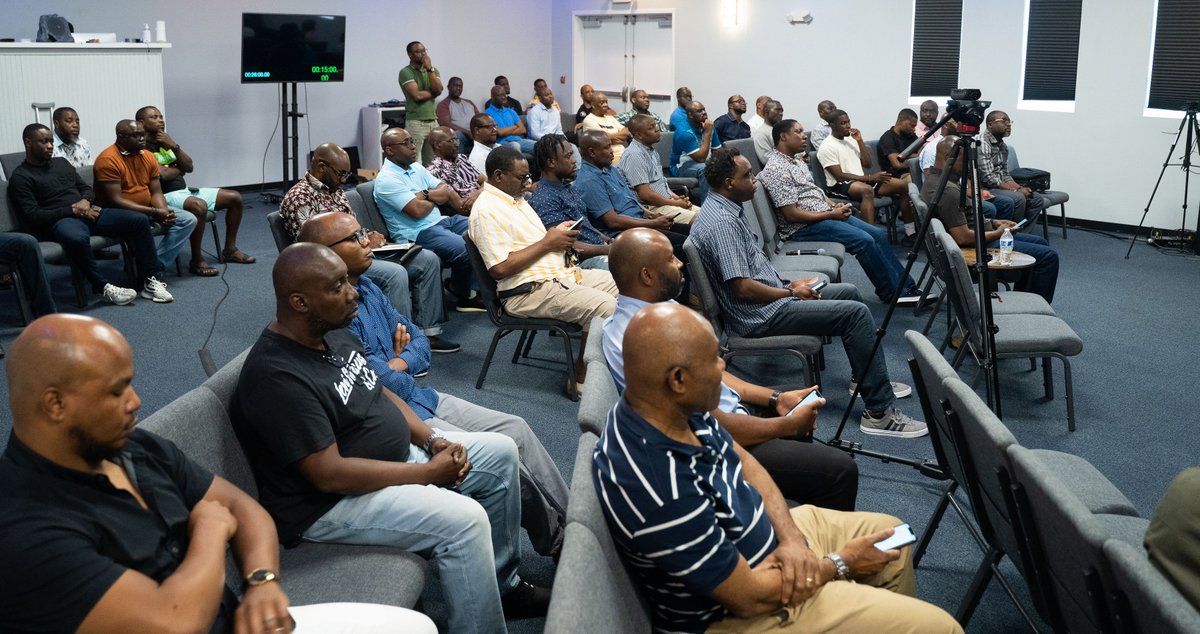 JesusHouseBalt's tweet photo. We will never forget what God did at our G300 Men’s Prayer Meeting 📷 It was a night of prayer, worship, breakthrough, healing and connection📷
#G300 #MensPrayerMeeting #Priesthood #JHBPriesthood #WhenMenPray #LetsPray #PrayerMeeting #JHBPrays #Soar https://t.co/k8sib4A5K0