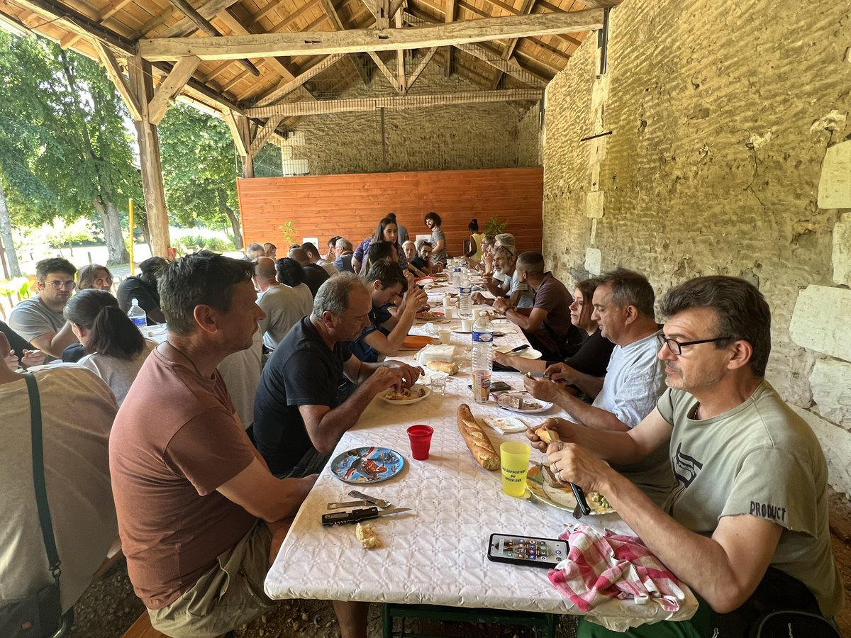 cyrilcibert's tweet photo. Déjeuner préparé par les agents en parcours d'insertion dans le cadre d'acquisition de compétences transférables.
#Légumes #bio #cultivés aux #chantiers d’ #insertions du @CAChatellerault de #Lencloitre et #Pleumartin cuisinés par les équipes, bravo à eux ! cc @jpabelin https://t.co/bbqf6rKCGh