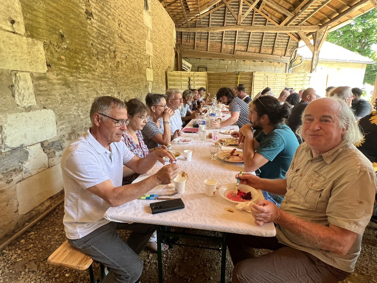 cyrilcibert's tweet photo. Déjeuner préparé par les agents en parcours d'insertion dans le cadre d'acquisition de compétences transférables.
#Légumes #bio #cultivés aux #chantiers d’ #insertions du @CAChatellerault de #Lencloitre et #Pleumartin cuisinés par les équipes, bravo à eux ! cc @jpabelin https://t.co/bbqf6rKCGh