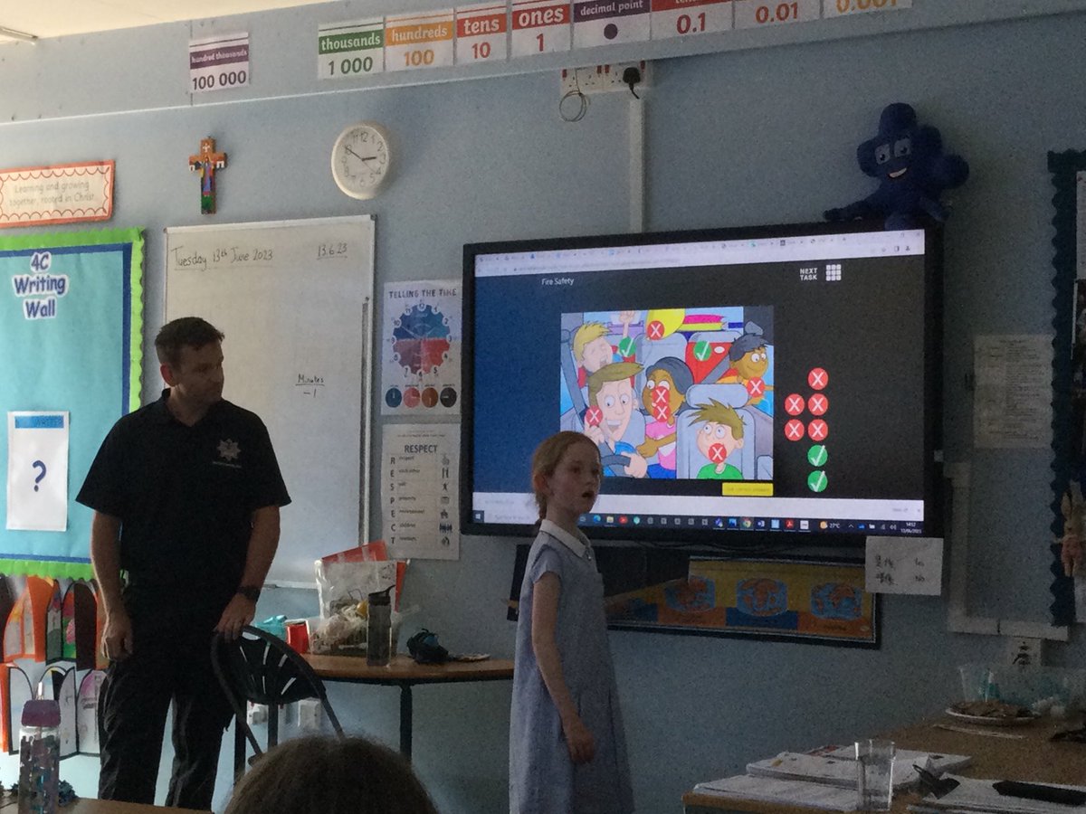 4C learnt so much from their SPARKS visit ⁦@WestMidsFire⁩ today. Thank you Red Watch ⁦@WMFSSolihull⁩ for such a useful afternoon of learning how to keep safe in our homes and on the roads. ⁦@OurLadyandAllS1⁩ #StopDropRoll
